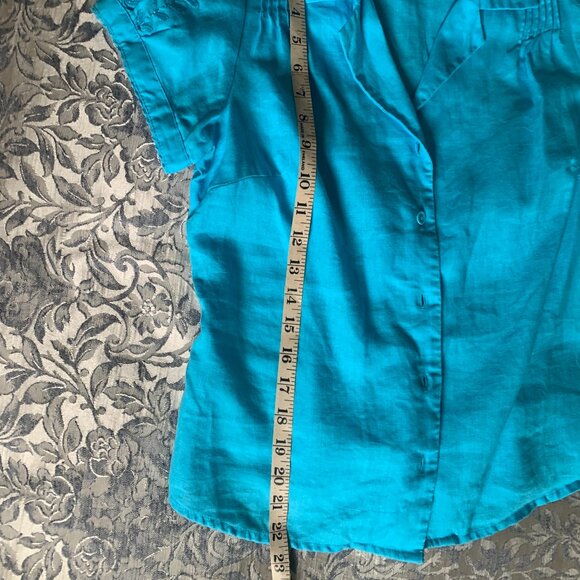 Linen smocked shirt - Picture 9 of 9